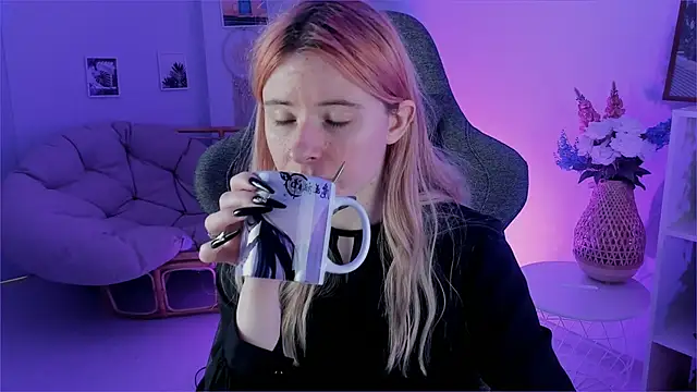 LexiWenford online show from December 13, 3:16 am