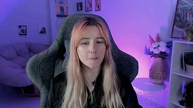 LexiWenford online show from December 16, 5:59 am