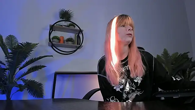 LexiWenford online show from February 26, 5:42 am