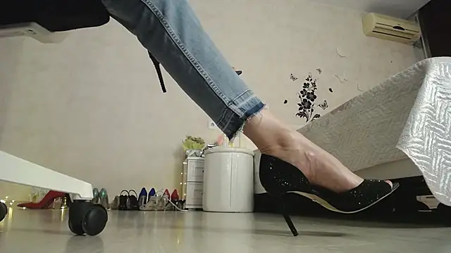 Snapshot of Devil_Goddess chatting on January 25, 6:13 pm Devil Goddess online show from January 25, 6:13 pm