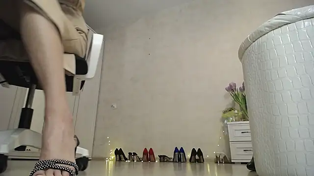 Snapshot of Devil_Goddess chatting on March 10, 6:34 pm Devil Goddess online show from March 10, 6:34 pm