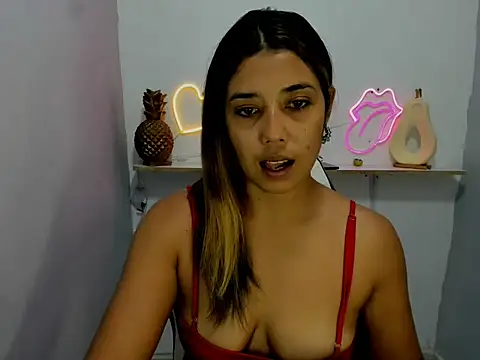 Snapshot of Dona_Tela chatting on April 1, 7:44 pm Dona Tela online show from April 1, 7:44 pm