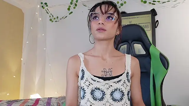Snapshot of kittyzenn chatting on April 7, 2:17 pm kittyzenn online show from April 7, 2:17 pm