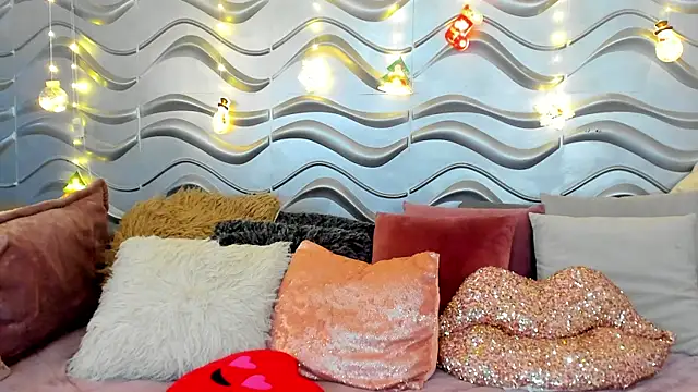 StormiRusso online show from December 31, 5:22 am