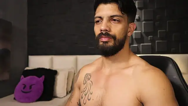 DannSaenz online show from February 13, 11:04 pm