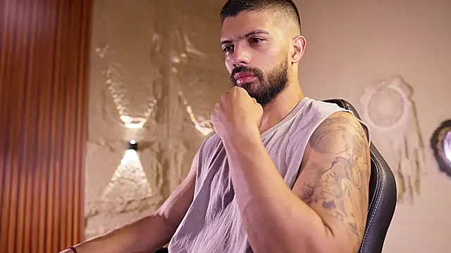 DannSaenz online show from July 4, 11:27 am