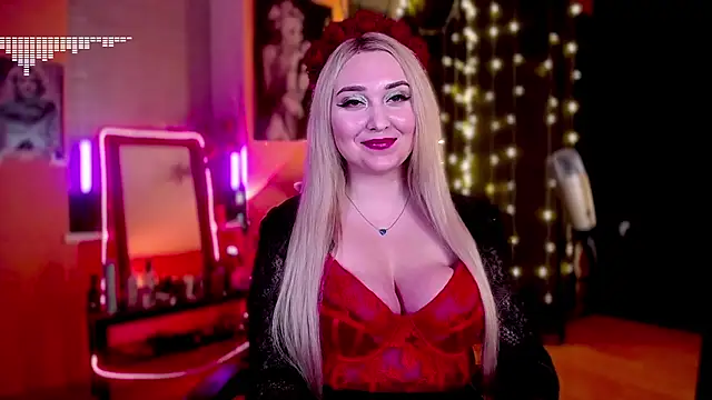 Snapshot of AllisonBlack_ chatting on December 17, 1:07 am AllisonBlack online show from December 17, 1:07 am