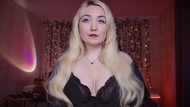 Snapshot of AllisonBlack_ chatting on October 6, 8:39 pm AllisonBlack online show from October 6, 8:39 pm