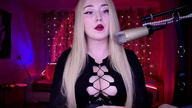 Snapshot of AllisonBlack_ chatting on May 22, 8:36 pm AllisonBlack online show from May 22, 8:36 pm