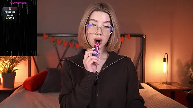 LindaThacker online show from March 4, 5:00 am