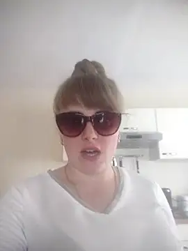 Snapshot of CoddessCrystal chatting on June 14, 1:13 pm CoddessCrystal online show from June 14, 1:13 pm