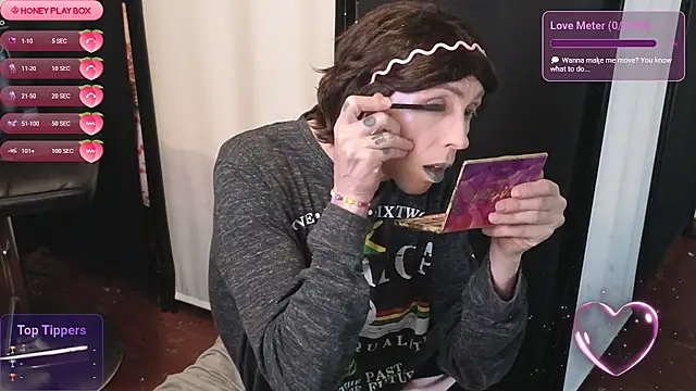 Snapshot of april_show_her chatting on July 23, 4:43 am april show her online show from July 23, 4:43 am
