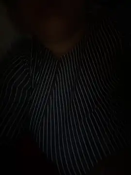 Snapshot of RoxiRedXXX chatting on December 10, 7:05 am RoxiRedXXX online show from December 10, 7:05 am