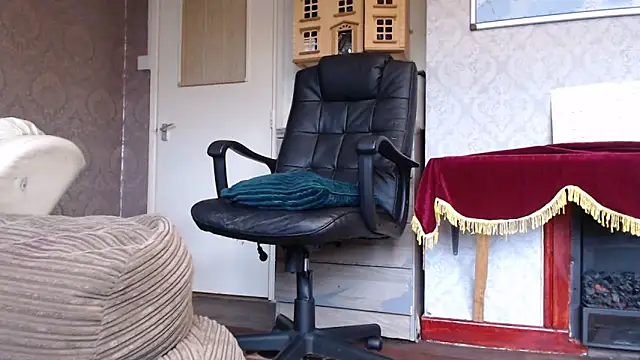 MrStraightDik online show from November 4, 12:37 pm