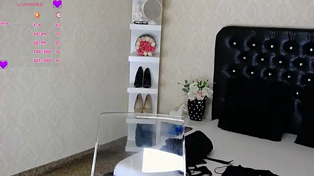 Allisonn223 online show from January 16, 11:48 pm