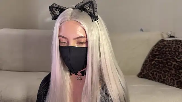 Snapshot of michiko_ chatting on March 26, 12:11 pm michiko online show from March 26, 12:11 pm