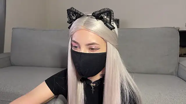 Snapshot of michiko_ chatting on April 6, 10:49 am michiko online show from April 6, 10:49 am