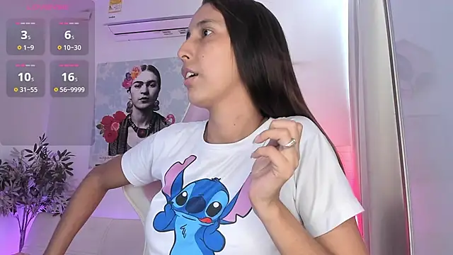 Snapshot of aleja_rythm chatting on February 4, 8:17 pm aleja rythm online show from February 4, 8:17 pm