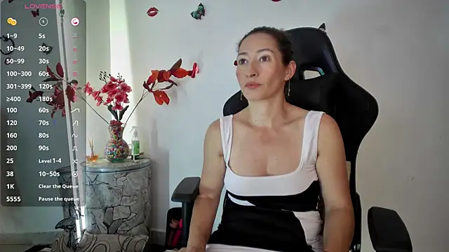 Snapshot of avatomas_02 chatting on January 8, 4:44 am avatomas 02 online show from January 8, 4:44 am