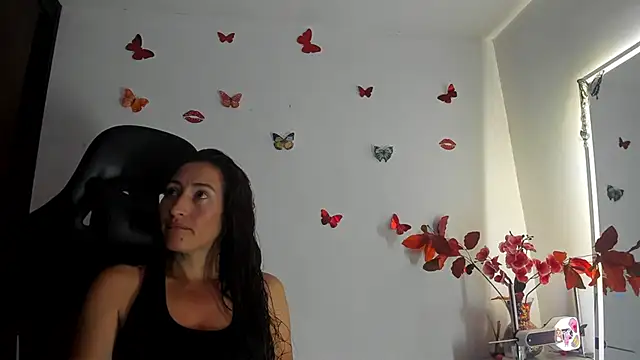 Snapshot of avatomas_02 chatting on February 23, 12:30 am avatomas 02 online show from February 23, 12:30 am