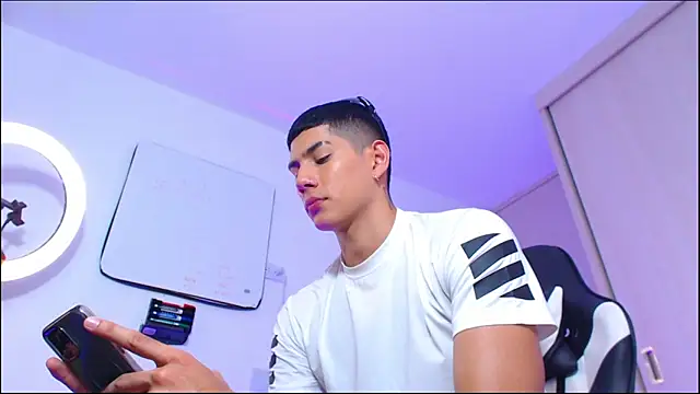 Snapshot of Valerio_20 chatting on May 21, 10:17 pm Valerio 20 online show from May 21, 10:17 pm