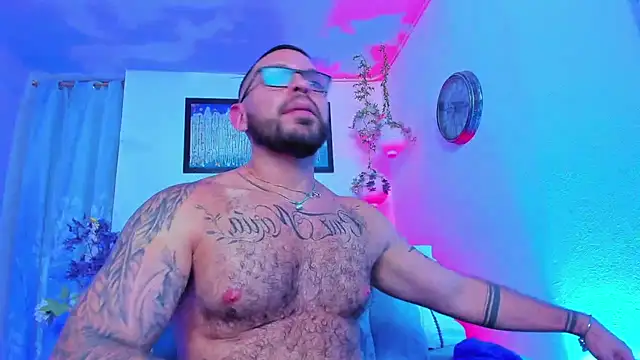 Snapshot of Adil_aminn chatting on February 2, 6:10 pm Adil aminn online show from February 2, 6:10 pm