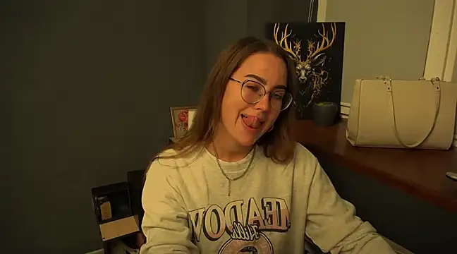 Snapshot of luxie_milady chatting on December 7, 9:50 am luxie milady online show from December 7, 9:50 am