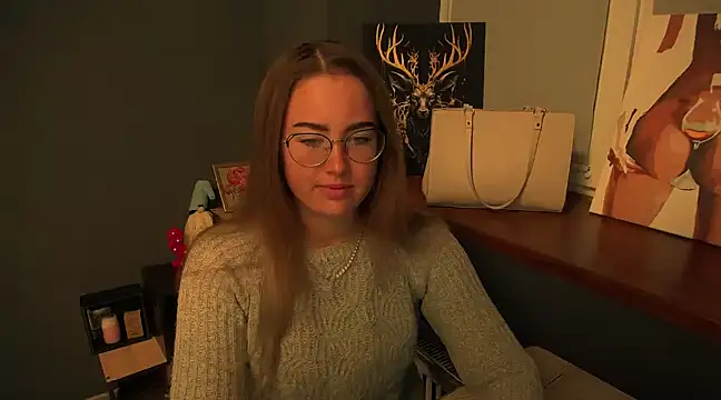 Snapshot of luxie_milady chatting on December 17, 12:43 pm luxie milady online show from December 17, 12:43 pm