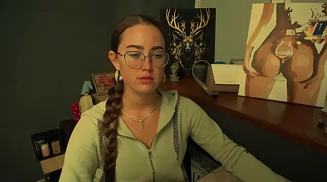 Snapshot of luxie_milady chatting on December 19, 1:18 pm luxie milady online show from December 19, 1:18 pm