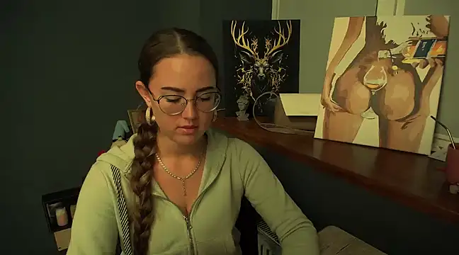 Snapshot of luxie_milady chatting on December 19, 4:24 pm luxie milady online show from December 19, 4:24 pm