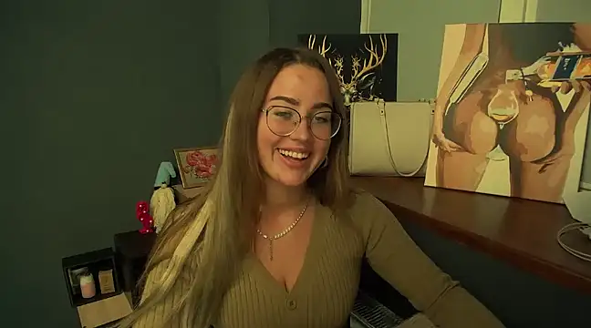 Snapshot of luxie_milady chatting on December 23, 3:12 pm luxie milady online show from December 23, 3:12 pm
