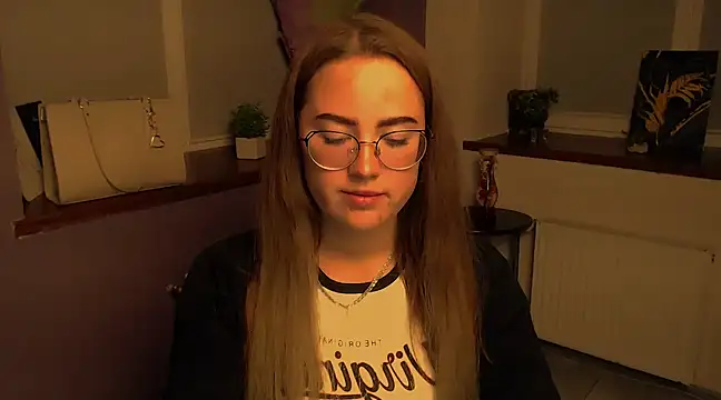 Snapshot of luxie_milady chatting on December 30, 3:24 pm luxie milady online show from December 30, 3:24 pm