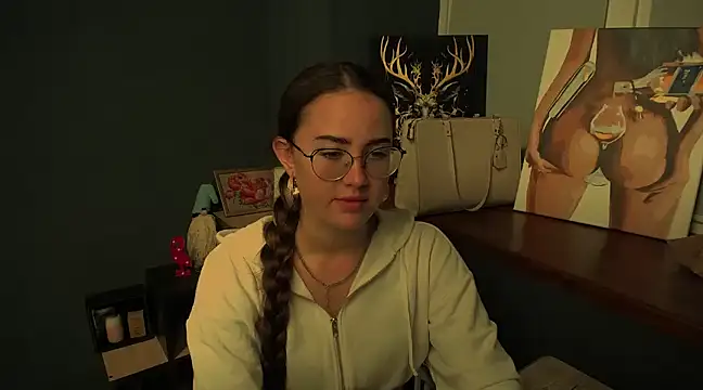 Snapshot of luxie_milady chatting on January 9, 1:56 pm luxie milady online show from January 9, 1:56 pm