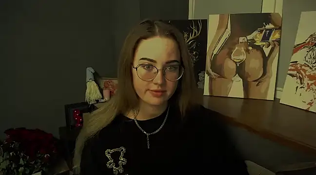 Snapshot of luxie_milady chatting on February 21, 1:55 pm luxie milady online show from February 21, 1:55 pm