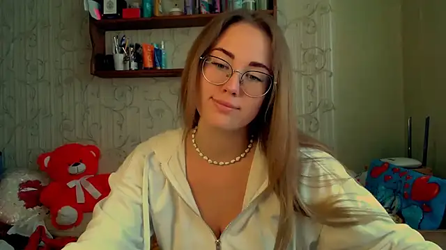 Snapshot of luxie_milady chatting on October 1, 10:21 am luxie milady online show from October 1, 10:21 am