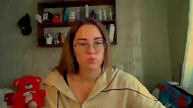 Snapshot of luxie_milady chatting on October 18, 11:00 am luxie milady online show from October 18, 11:00 am