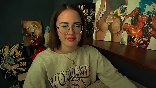 luxie milady online show from January 14, 1:28 pm