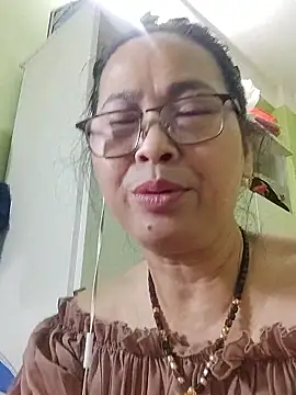 Snapshot of Hangem111 chatting on April 6, 6:31 pm Hangem111 online show from April 6, 6:31 pm