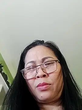 Snapshot of Hangem111 chatting on April 15, 5:03 am Hangem111 online show from April 15, 5:03 am