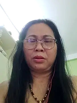 Snapshot of Hangem111 chatting on May 19, 6:09 am Hangem111 online show from May 19, 6:09 am
