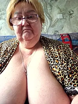 Snapshot of Awn290668 chatting on April 21, 8:42 am Awn290668 online show from April 21, 8:42 am