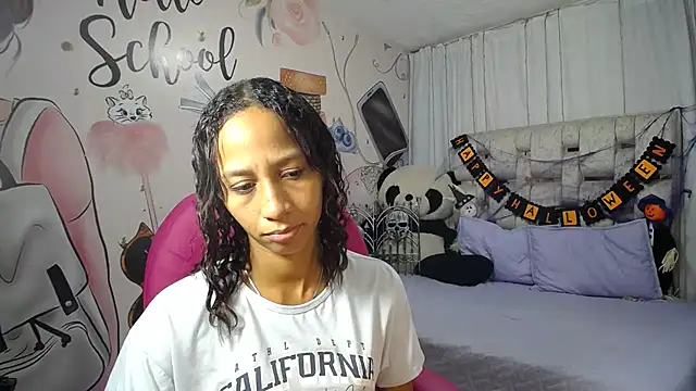 EMMA SWEETT1 online show from October 14, 6:31 pm