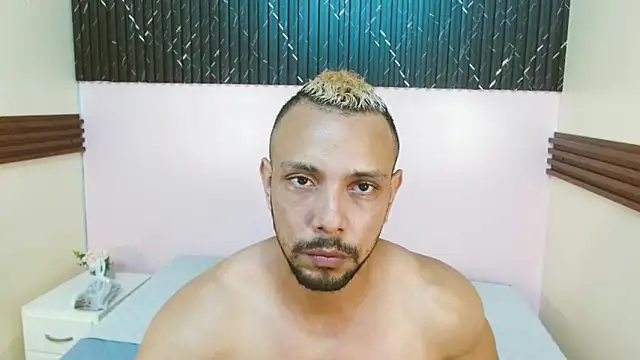 Snapshot of Thiago_Summers chatting on February 6, 4:32 pm Thiago Summers online show from February 6, 4:32 pm