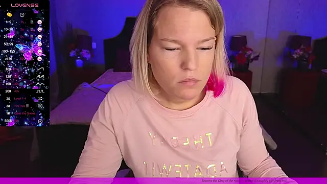 EVAshinyGIRL online show from December 13, 10:30 am