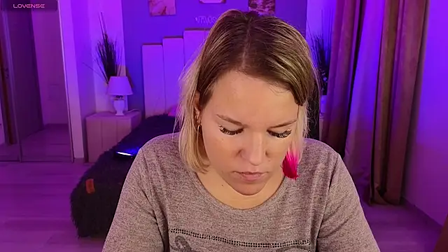 EVAshinyGIRL online show from December 26, 7:35 am