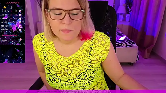 EVAshinyGIRL online show from January 9, 2:51 pm