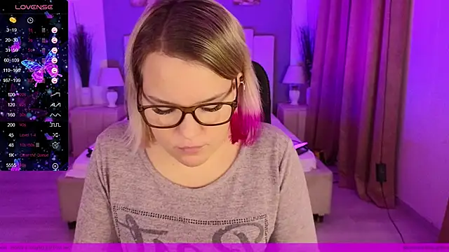 EVAshinyGIRL online show from January 23, 9:18 am