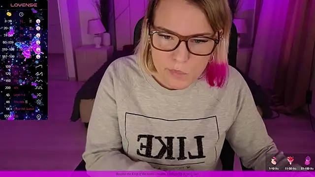 EVAshinyGIRL online show from February 4, 7:40 am