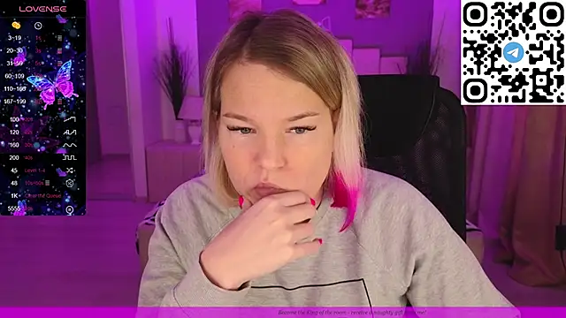 EVAshinyGIRL online show from February 5, 7:50 am