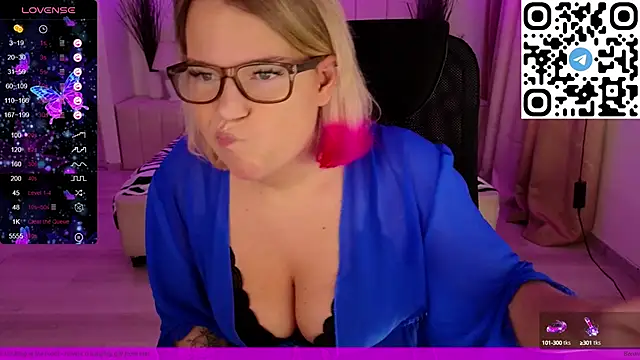 EVAshinyGIRL online show from February 5, 10:51 am